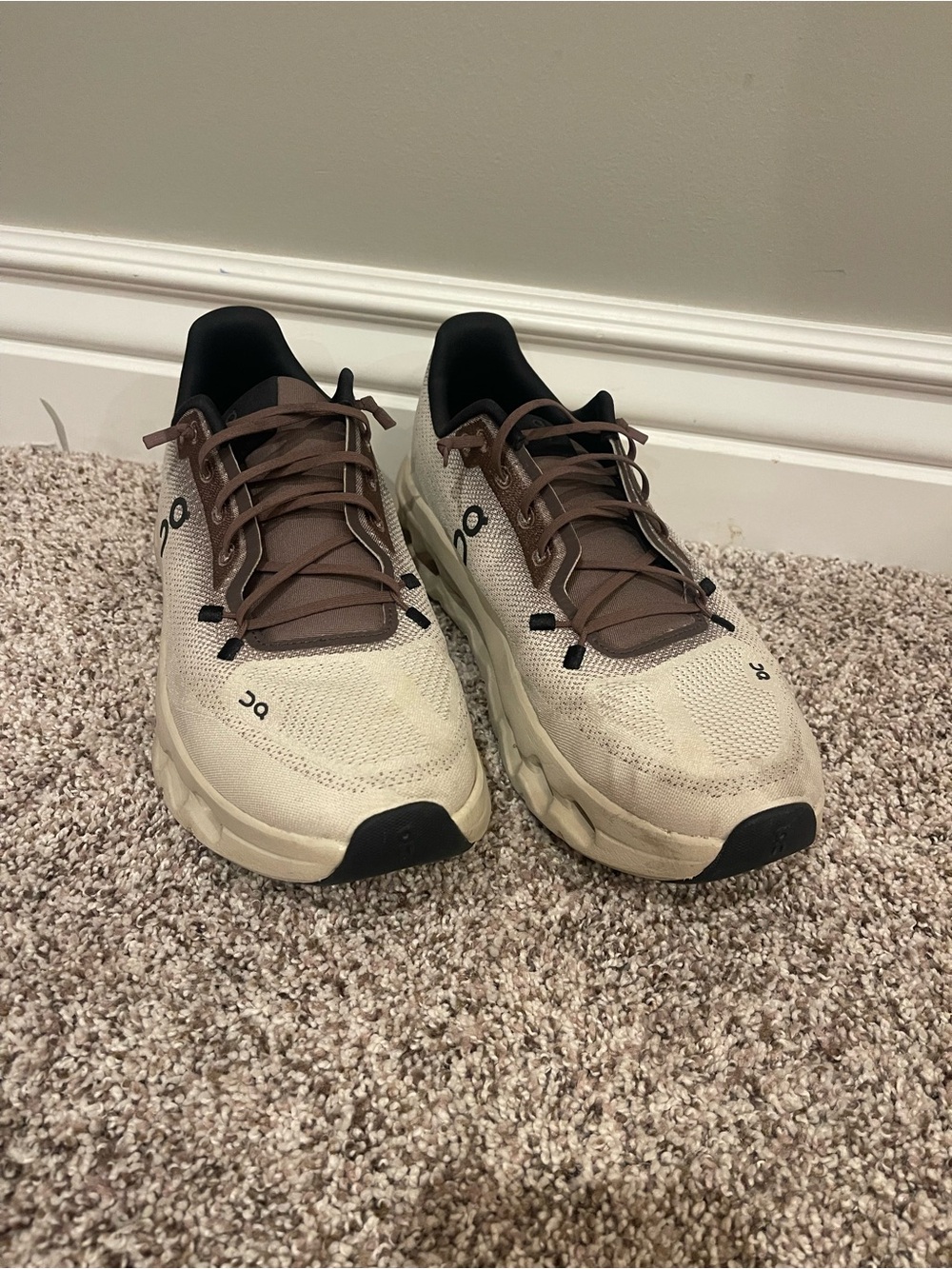 ON RUNNING WMNS CLOUDTILT - CLOVE / SAND - Size 9.5 - Picture 2 of 8